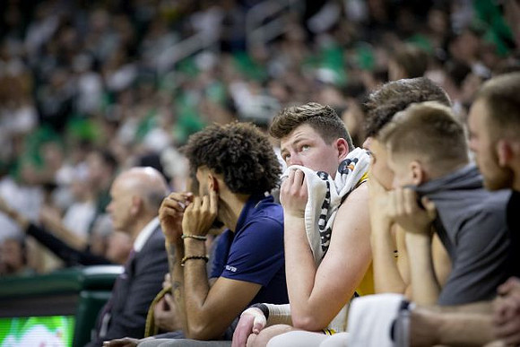 Isaiah Livers (2) and Jon Teske (15)