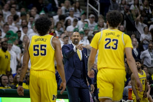 Eli Brooks (55), Juwan Howard, Brandon Johns Jr. (23), and David DeJulius (0)