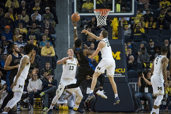 Jordan Poole (2), Moritz Wagner (13), Duncan Robinson (22), and Jaaron Simmons (5)