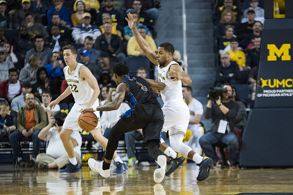 Duncan Robinson (22) and Jaaron Simmons (5)