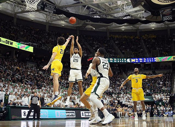 Brandon Johns Jr. (23) and Zavier Simpson (3)