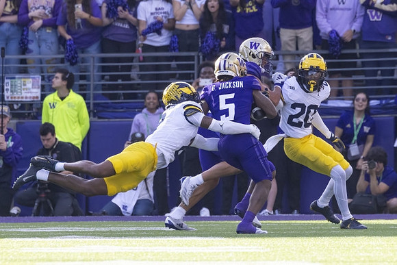 Will Johnson (2) and Jyaire Hill (20)