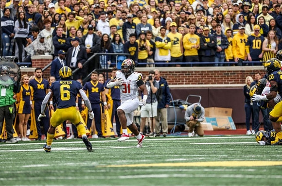 R.J. Moten (6) and Kalel Mullings (20)