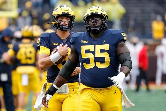 Darrius Clemons (0) and Olusegun Oluwatimi (55)