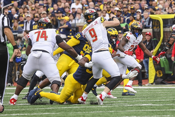 Taylor Upshaw (91) and Jaylen Harrell (32)