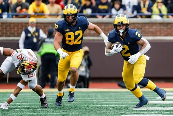 Max Bredeson (82) and Blake Corum (2)