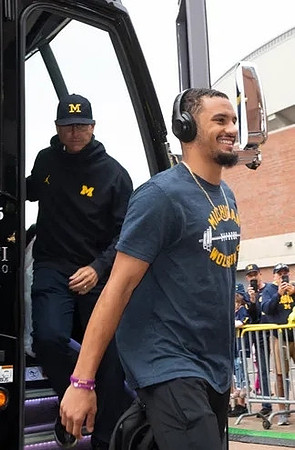 Jim Harbaugh and Ronnie Bell (8)