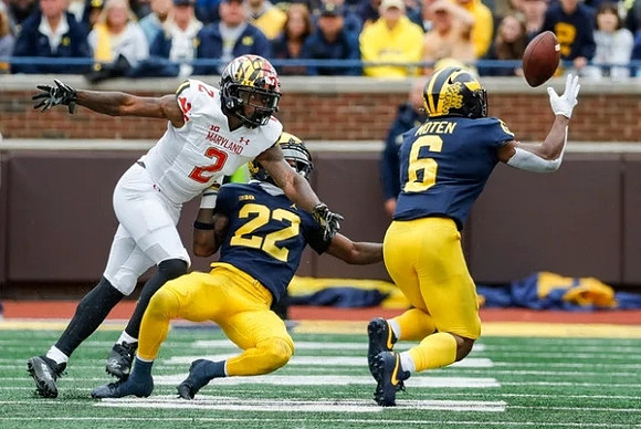 Gemon Green (22) and R.J. Moten (6)