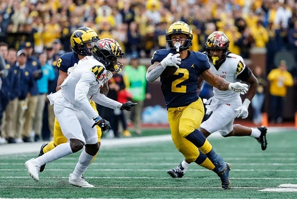 Ronnie Bell (8) and Blake Corum (2)