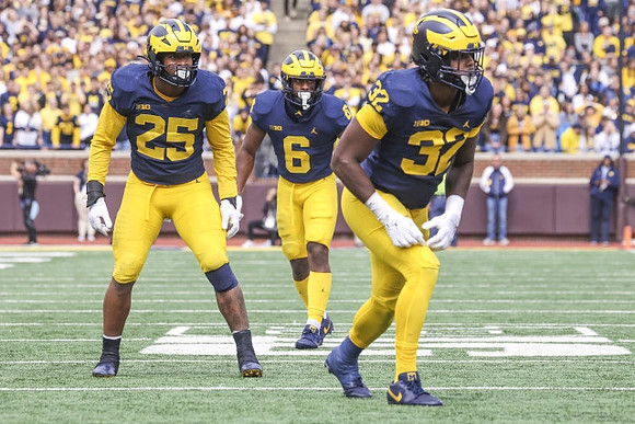 Junior Colson (25), R.J. Moten (6), and Jaylen Harrell (32)