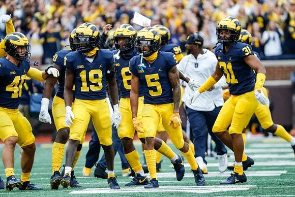 Christian Boivin (40), Rod Moore (19), DJ Turner (5), and Jalen Perry (31)