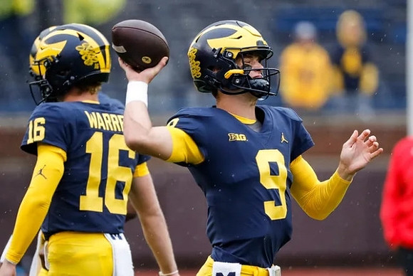 Davis Warren (16) and J.J. McCarthy (9)