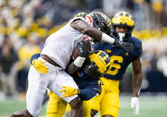 Mike Sainristil (0) and R.J. Moten (6)