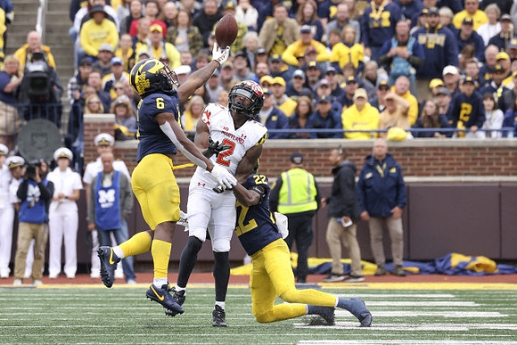 R.J. Moten (6) and Gemon Green (22)
