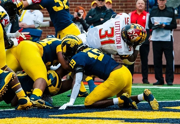 Rod Moore (19) and Jaylen Harrell (32)