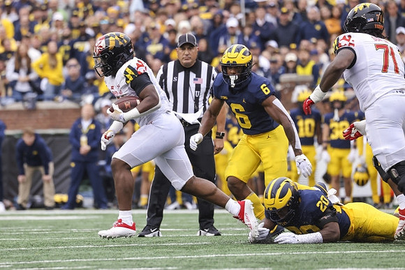 R.J. Moten (6) and Kalel Mullings (20)