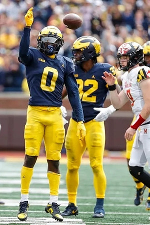 Mike Sainristil (0) and Jaylen Harrell (32)