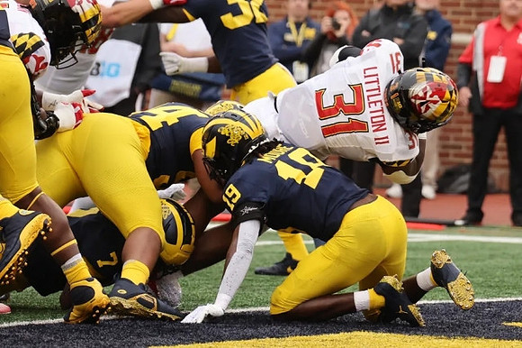 Makari Paige (7), Rod Moore (19), and Jaylen Harrell (32)