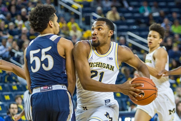 Zak Irvin (21) and D.J. Wilson (5)
