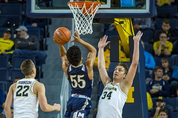 Duncan Robinson (22) and Mark Donnal (34)