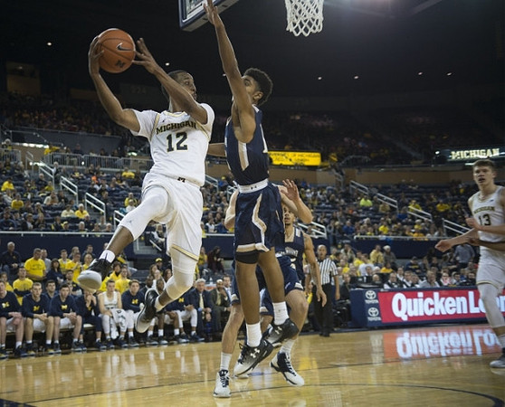 Muhammad-Ali Abdur-Rahkman (12) and Moritz Wagner (13)