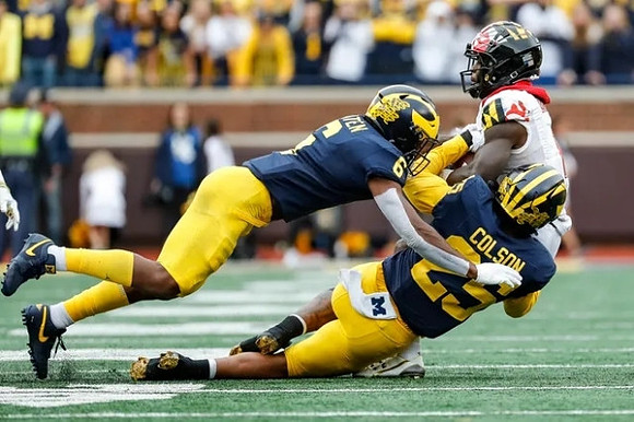 R.J. Moten (6) and Junior Colson (25)