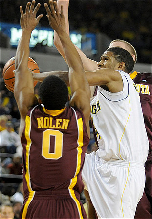 Darius Morris (4)