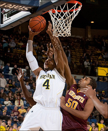 Darius Morris (4)