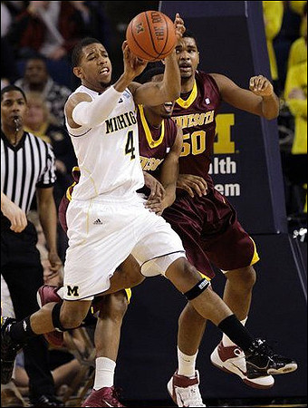 Darius Morris (4)