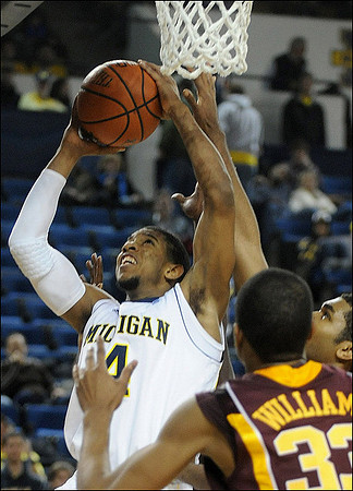 Darius Morris (4)