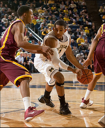 Darius Morris (4)