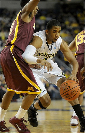 Darius Morris (4)