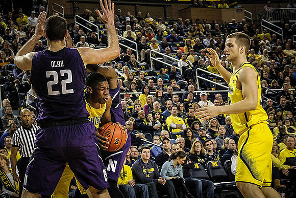 Kameron Chatman (3) and Max Bielfeldt (44)