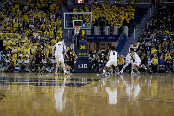 Jon Teske (15), David DeJulius (0), Colin Castleton (11), and Isaiah Livers (2)