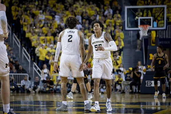 Isaiah Livers (2) and Eli Brooks (55)