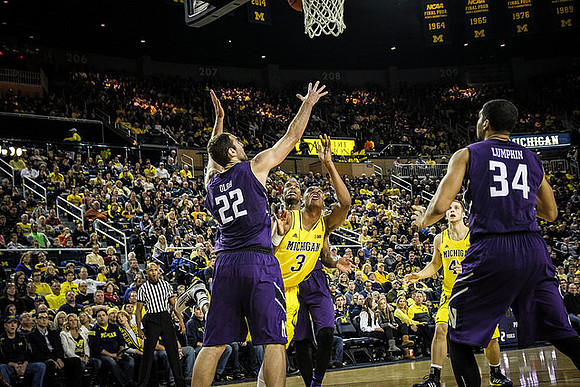 Kameron Chatman (3) and Max Bielfeldt (44)