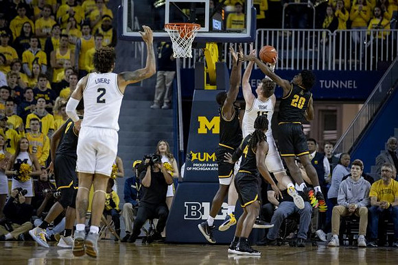 Isaiah Livers (2) and Jon Teske (15)
