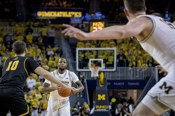 Zavier Simpson (3) and Jon Teske (15)