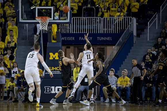 Jon Teske (15) and Colin Castleton (11)