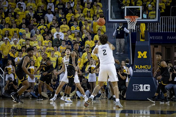 Brandon Johns Jr. (23) and Isaiah Livers (2)