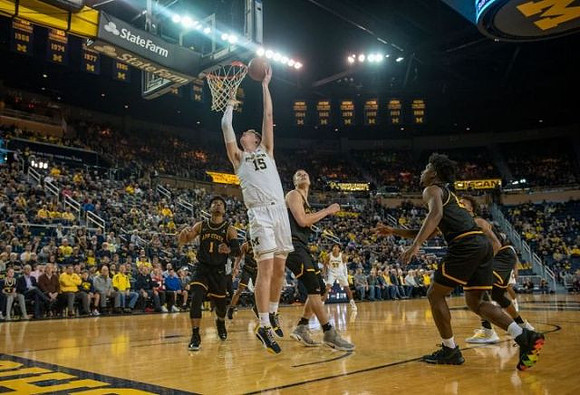 Jon Teske (15) and Eli Brooks (55)