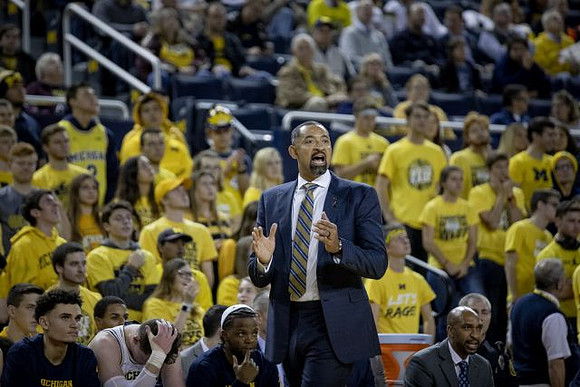 Adrien Nunez (5), Jon Teske (15), Zavier Simpson (3), Juwan Howard, and Saddi Washington