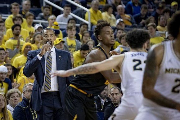 Juwan Howard, Brandon Johns Jr. (23), and Isaiah Livers (2)