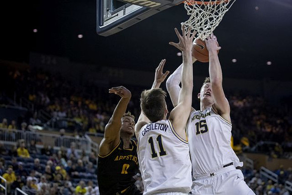 Colin Castleton (11) and Jon Teske (15)