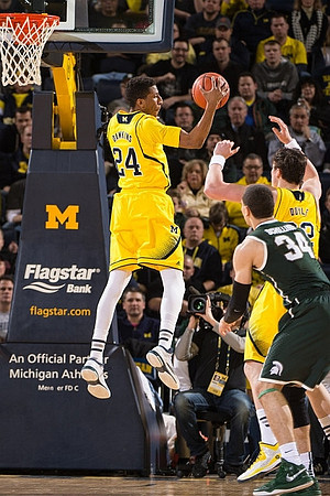 Aubrey Dawkins (24) and Ricky Doyle (32)