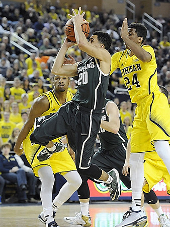 Zak Irvin (21) and Aubrey Dawkins (24)