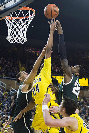 Aubrey Dawkins (24) and Ricky Doyle (32)