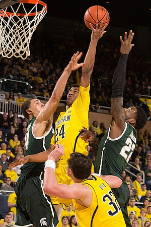 Aubrey Dawkins (24) and Ricky Doyle (32)
