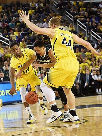 Muhammad-Ali Abdur-Rahkman (12) and Max Bielfeldt (44)