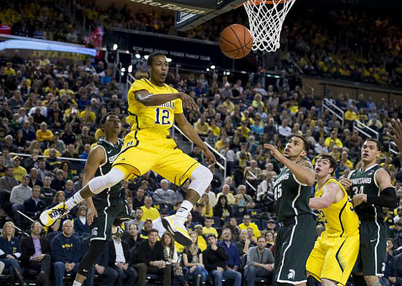 Muhammad-Ali Abdur-Rahkman (12) and Ricky Doyle (32)